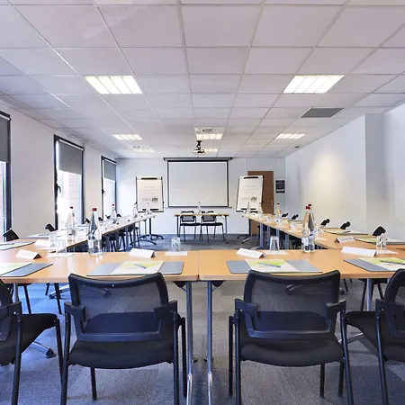 Campanile Lille Nord Hotel 3*