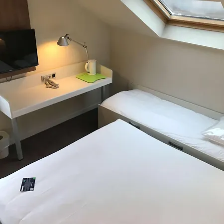 Campanile Lille Nord Hotel 3*