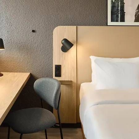 Hotel Campanile Lille Nord 3*